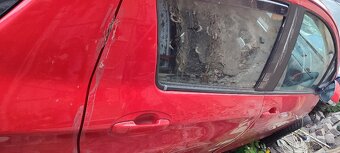 Yaris 1.0 na opravu,dily - 9