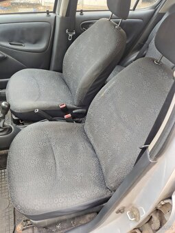 Toyota Yaris 1.0 - 9