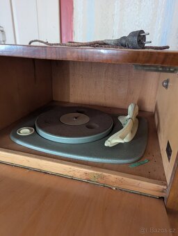 Starý gramofon Supraphon LE58 - 9