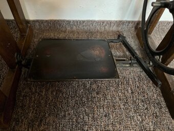 PFAFF 31 šicí stroj se stolkem - 9