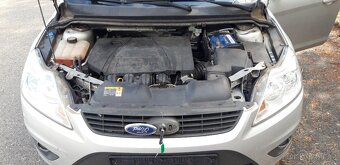 Ford Focus 2,0i 16V Carving 107 kw kombi - 9