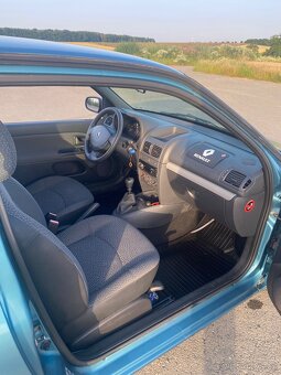 RENAULT CLIO - 9
