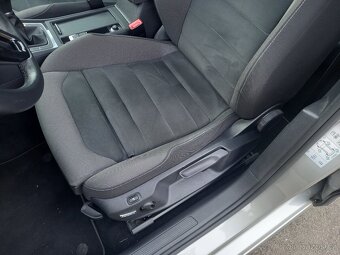 VW GOLF VII 1,6TDI-2018-ACC-LED-NAVI-COMFORTLINE - 9