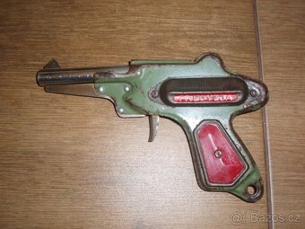 Svítilna - cvrček,nožíky Mikov Afrika a jiné,ple.pistolka - 9