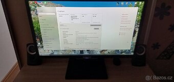 Počítač s monitorem, repro soustavou počítačovým stolem - 9