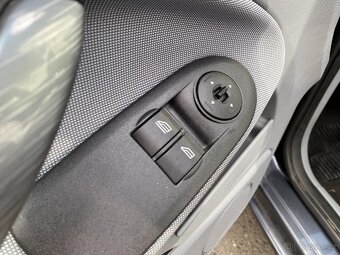 Ford C-MAX 1.6i , 85 kW benzín, 2008 - 9