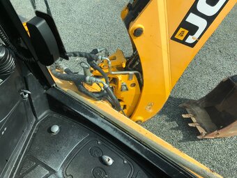 Jcb 3cx - 9