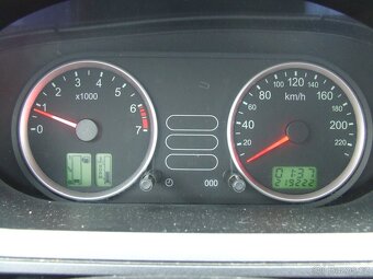 Prodám Ford Fiesta Mk5 1.25 55kw 2004 3dv - 9