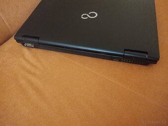 Fujitsu Lifebook E752 - 9