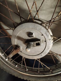 Původní kola včetně brzdových štítu ČZ - 9