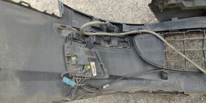 Peugeot 407 přední nárazník vč.mlhovek a znaku (bez mřížky) - 9