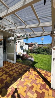 Pergola s boční zahrnovací zástěnou - 9