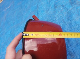 Smaltovaný červenohnědý hrnec, průměr 20 cm - 9