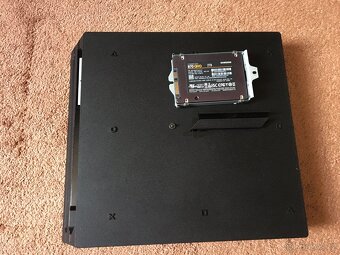 Playstation 4 Pro 2TB SSD Samsung dva ovladače hry - 9