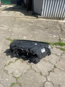 Predám originál ľavý predný svetlomet na VOLVO V70 - 9