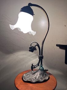 Krásná mosazná lampa s florálními motivy - 9