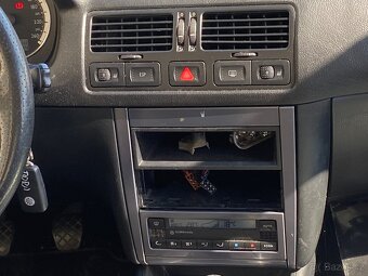 VW BORA 1.6 16V PACIFIC PROJEKT RV 2004 - 9