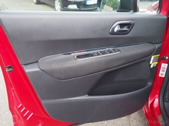 2011 Peugeot 5008 1.6i 115kW 7míst - 9