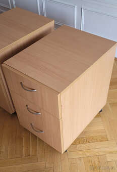 Velký psací stůl z lamina + 2x pojízdné šuplíky pod stůl - 9