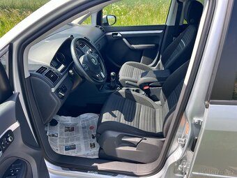 ►VW TOURAN 1.6 TDI 77KW CUP NAVI-KAMERA-TAŽNÉ-ASIST-TOP - 9