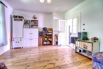 Rodinný dům 5+1 u zámecké zahrady, obec Dobřenice. - 9
