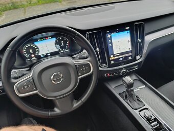 Volvo V60 MOMENTUM 2.0 D4 AWD - 9