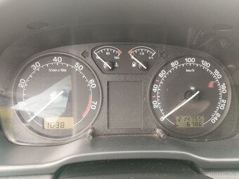Prodám - Škoda Octavia 1,6i - 9