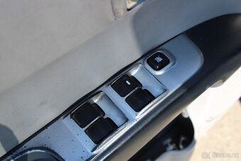 Mitsubishi L200 2,5DI-D 100KW, DoubleCab, 4 x 4, r.v. 2008 - 9