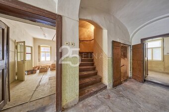 Prodej domu k investici i bydlení na náměstí v Úpici, okrese - 9