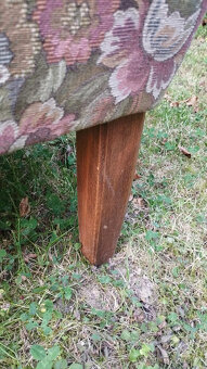 Historické křeslo s dřevěnými područkami - 9