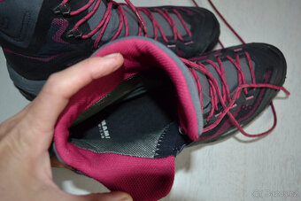 Trekové boty zn. Mammut s GTX membránou vel. 40 - 9