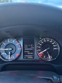 Toyota hilux 2022 - 9