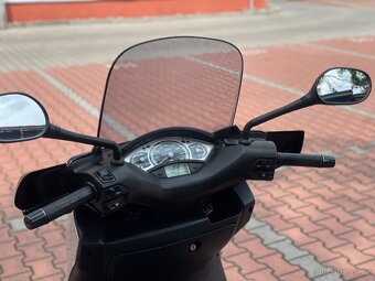 Yamaha XMAX 250 - 9