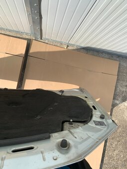 vw golf V 5 kapota stribrna haubna jetta - 9