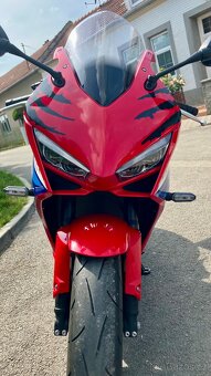 Honda cbr650r - 9