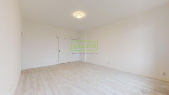 Vytříbená elegance v nově zrekonstruovaném bytě 3+kk v centr - 9