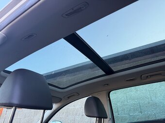 Škoda Superb Combi 2.0 TDI 125kw 11/2011 / NAVI / PANORAMA - 9