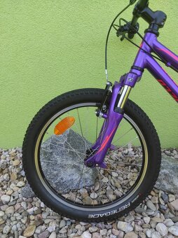 Značkové dětské kolo SPECIALIZED 20" (fialová) - 9