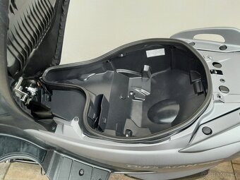 Suzuki Burgman 200i 2016, výborný stav, ZIMNÍ CENA - 9