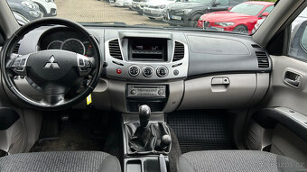 2.5DI-D  Double Cab Intense  4x4 - 9
