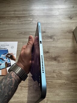 Apple iPad Air M1 5 gen.- v záruce - stav nového - 9