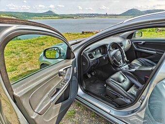 Volvo V60 D3 2.0D pětiválec 120kw manuál - 9