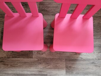Ikea dětský set - stůl a 2 růžové židle - 9