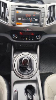 Kia Sportage 2.0 CRDI AWD - 9