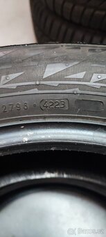 235/55/19 Nokian Snowproof, DOT 4223, vz 7.6mm - 9