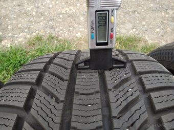 Prodám zimní pneu Continental 235/40 R19 - 9