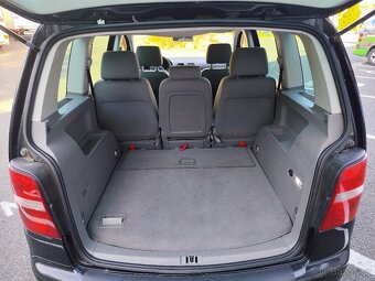Volkswagen Touran 2.0 TDI (103 kW) HIGHLINE - 9
