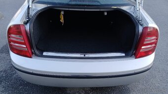 Škoda Superb V6 2.8 190 koní MANUÁL, ex vládní bez koroze - 9