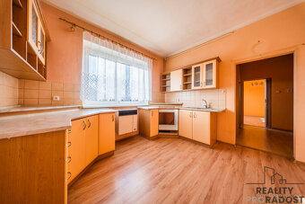 Prostorný byt 2 + kk v Bzenci - 9