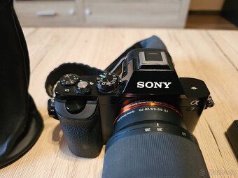 Sony Alpha A7 + prislusenstvi + objektivy - ZEISS 55mm - 9